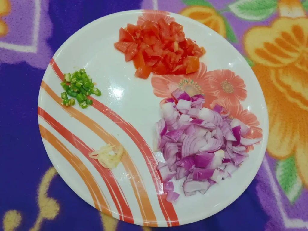 wash all your veggies, cut them into small pieces for Veg Maggi.