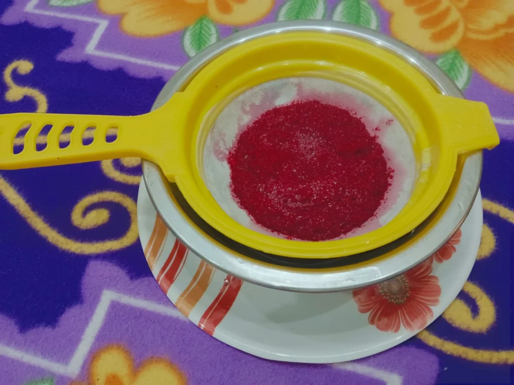 Now strain the juice with the help of a strainer or muslin cloth.