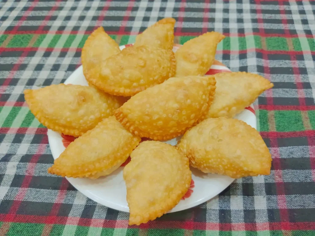 What is Gujiya & What is Gujiya sweet made of?